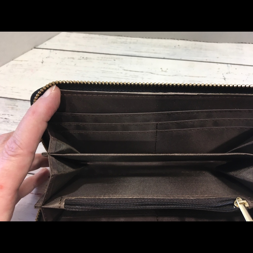 Wallet - Picture 3 of 6